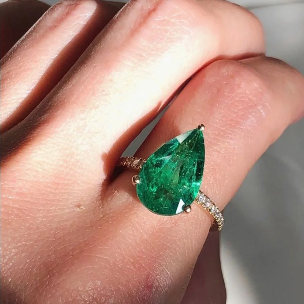 Elegant Teardrop Green Crystal Ring in Gold